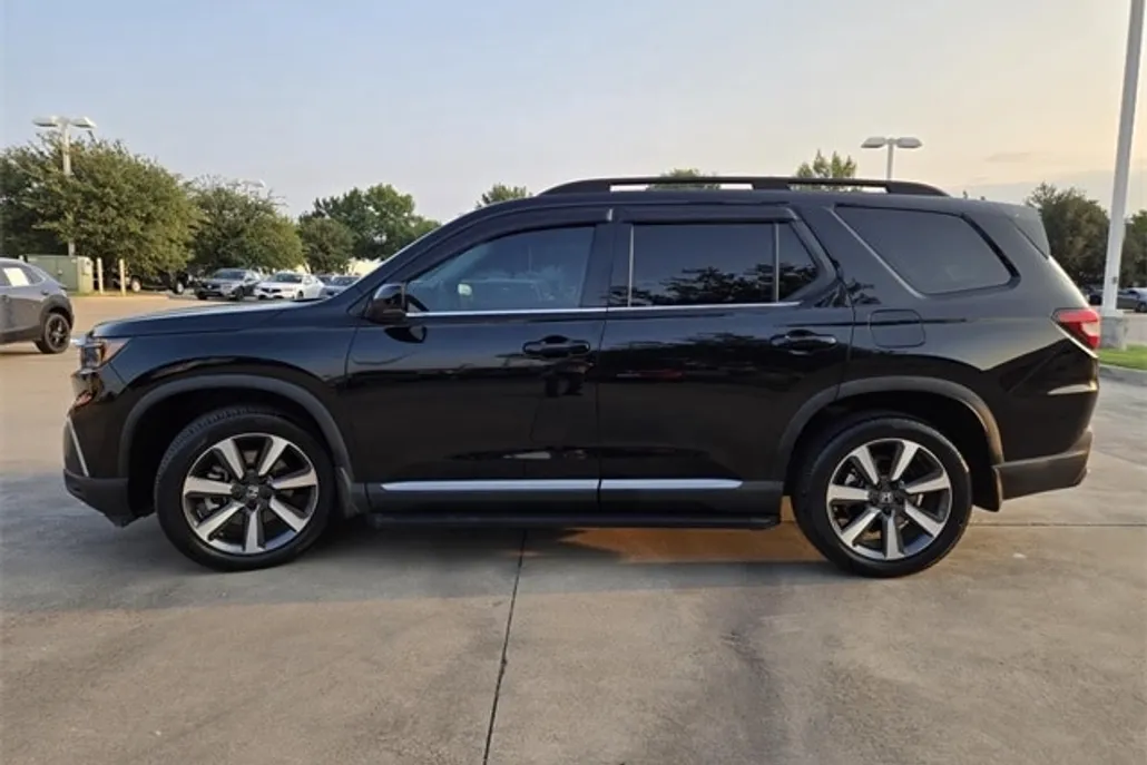 2023 Honda Pilot Touring photo 1