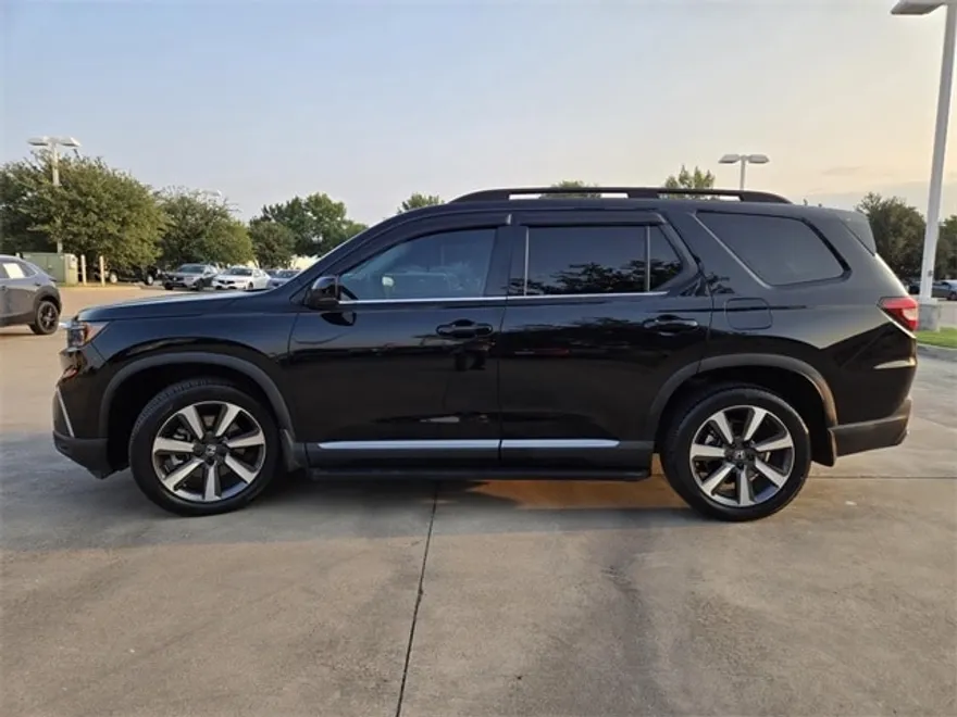 2023 Honda Pilot Touring photo 1