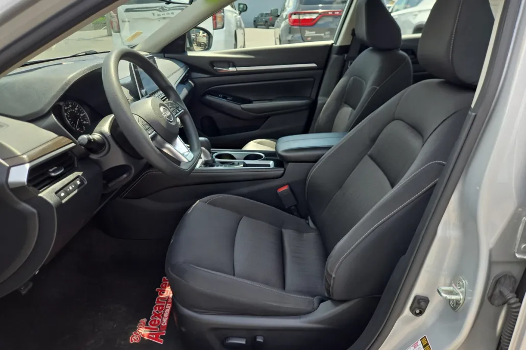 2023 Nissan Altima 2.5 SV photo 1