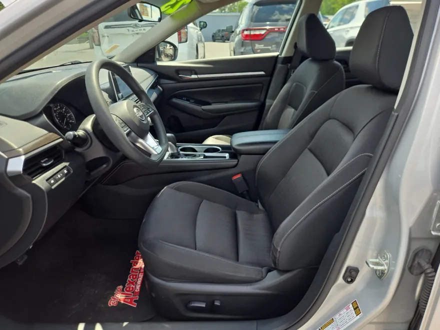 2023 Nissan Altima 2.5 SV photo 1