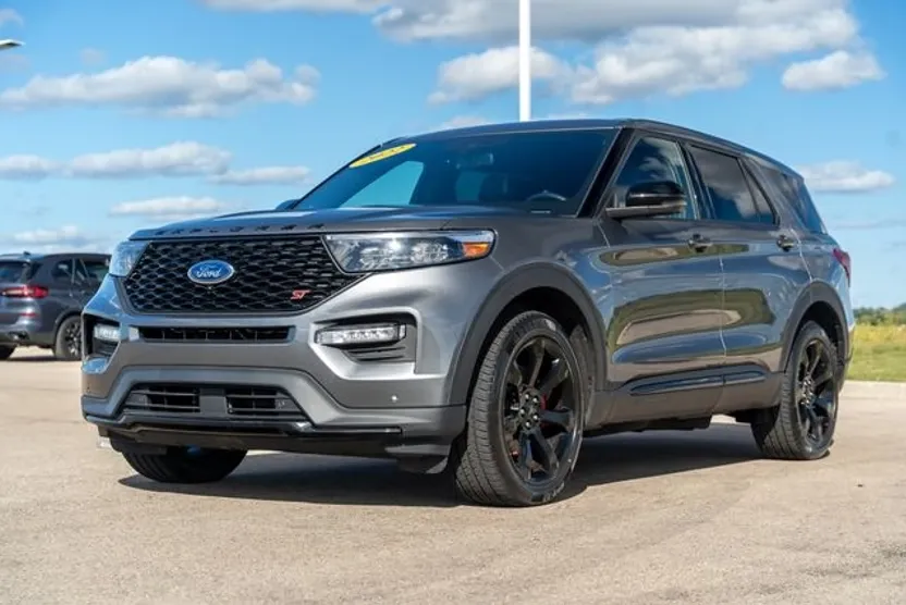 2022 Ford Explorer ST photo 1