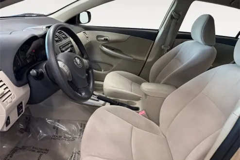 2012 Toyota Corolla LE photo 2