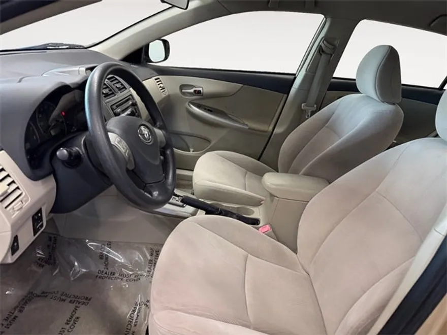 2012 Toyota Corolla LE photo 2