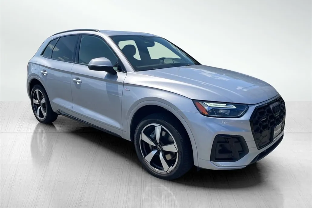 2022 Audi Q5 45 S line Premium Plus photo 1