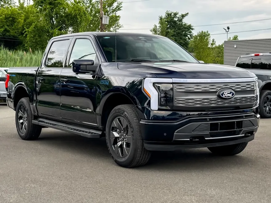 2025 Ford F-150 Lightning Lariat photo 1