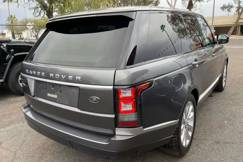 2016 Land Rover Range Rover HSE photo 1