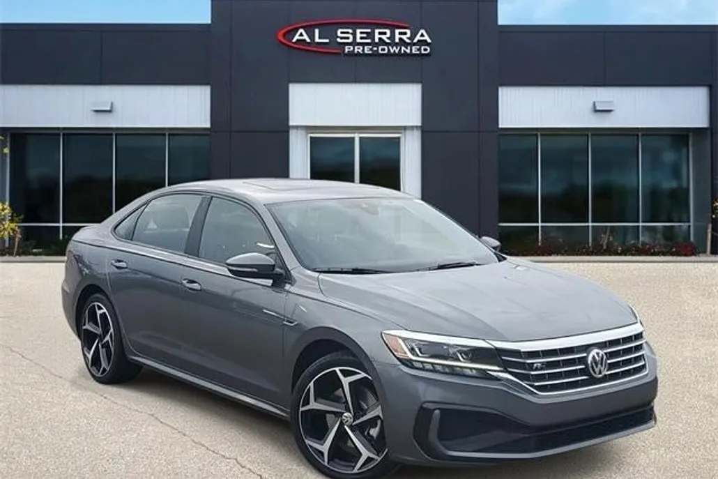 2021 Volkswagen Passat 2.0T R-Line photo 1