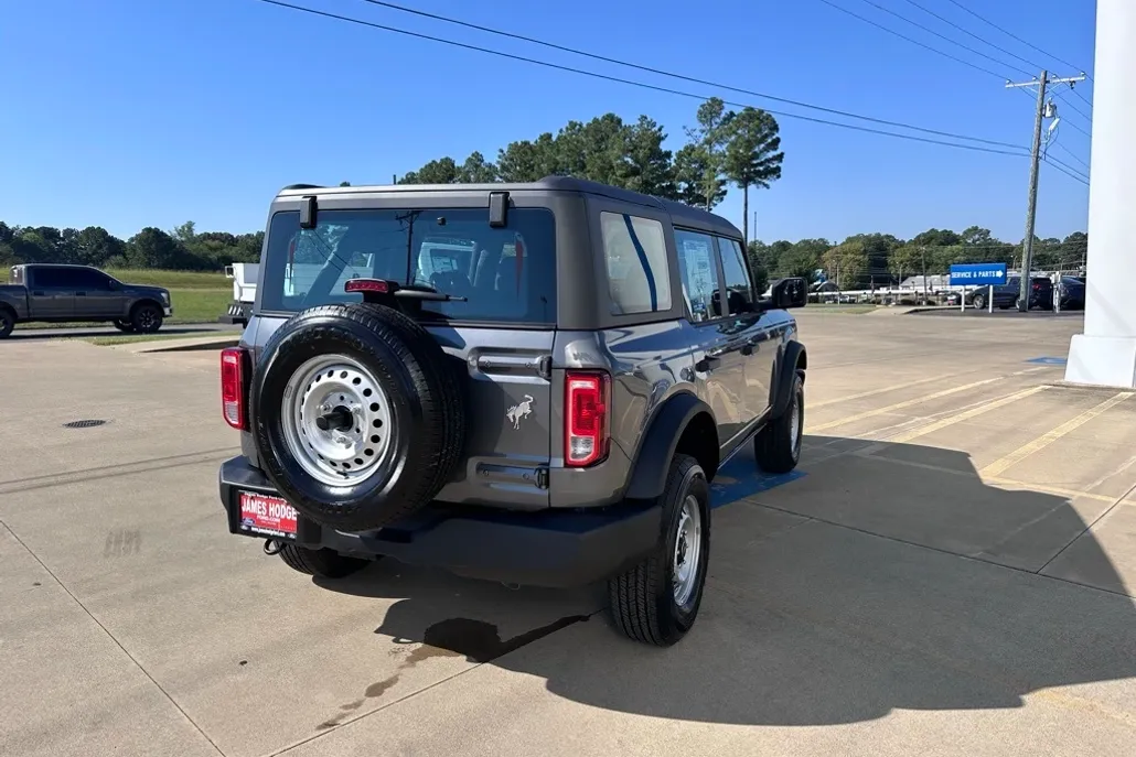 2025 Ford Bronco Base photo 1