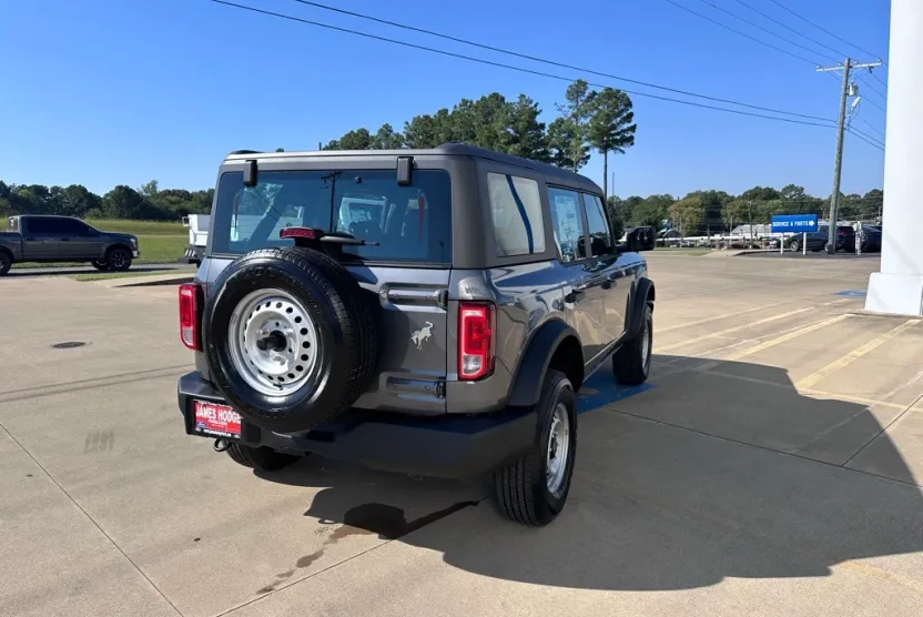 2025 Ford Bronco Base photo 1