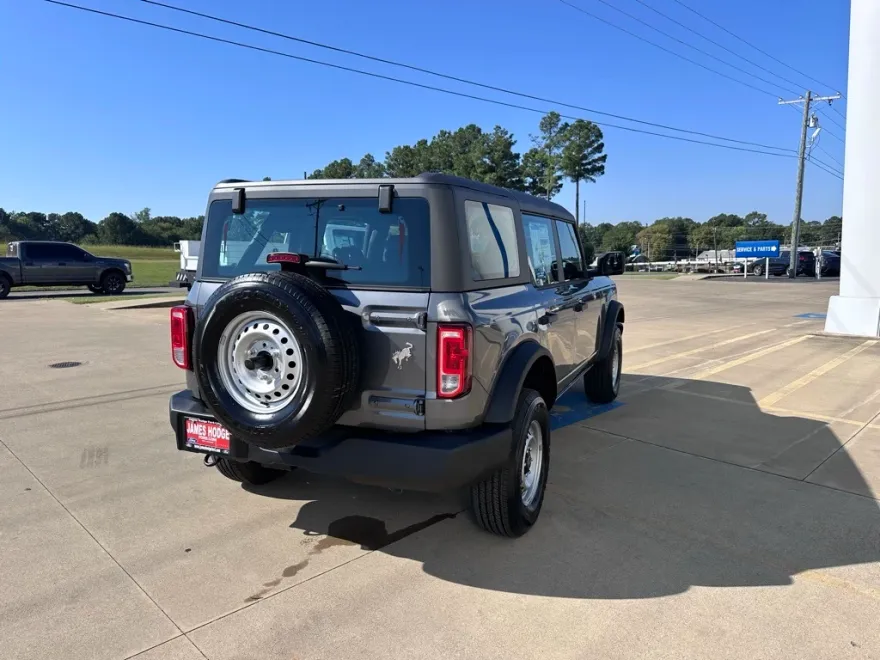 2025 Ford Bronco Base photo 1