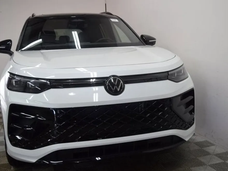 2025 Volkswagen Tiguan SE R-Line Black photo 1