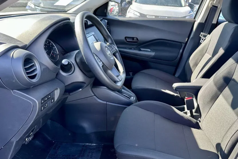 2025 Nissan Kicks Play S photo 1