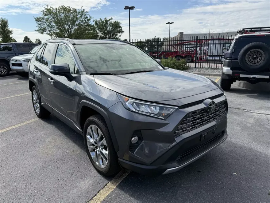 2020 Toyota RAV4 Limited photo 1
