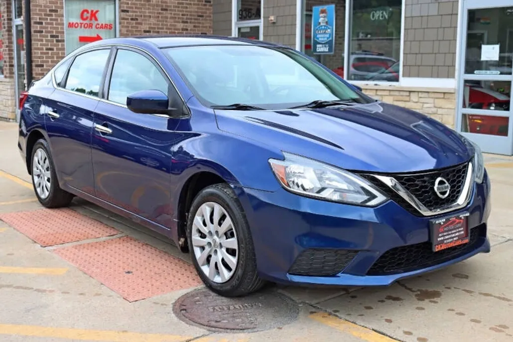 2016 Nissan Sentra S photo 1