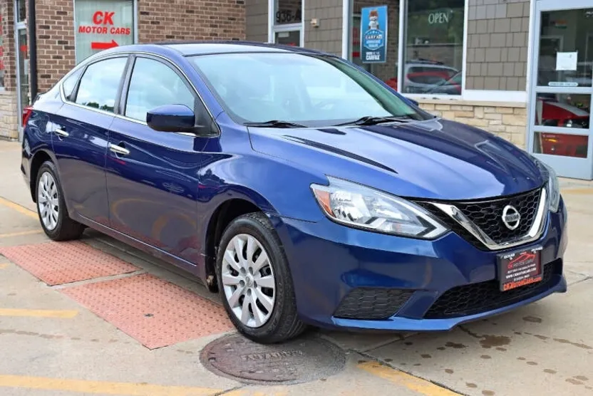 2016 Nissan Sentra S photo 1