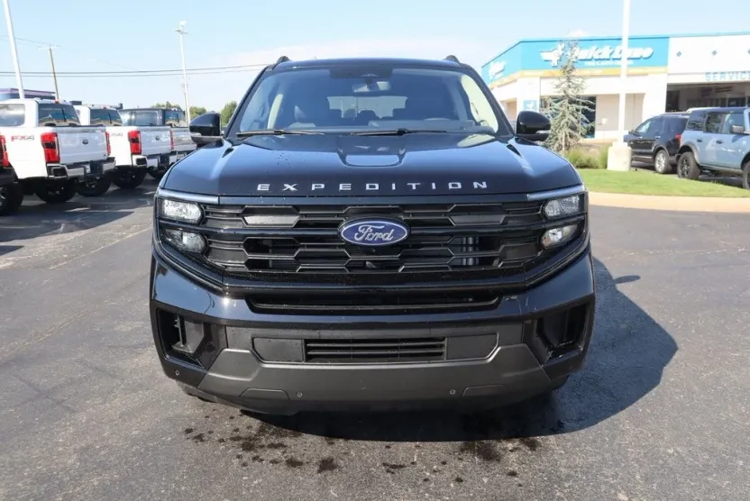 2025 Ford Expedition MAX photo 1