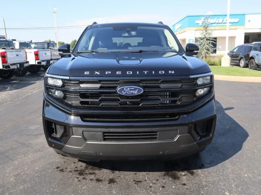 2025 Ford Expedition MAX photo 1