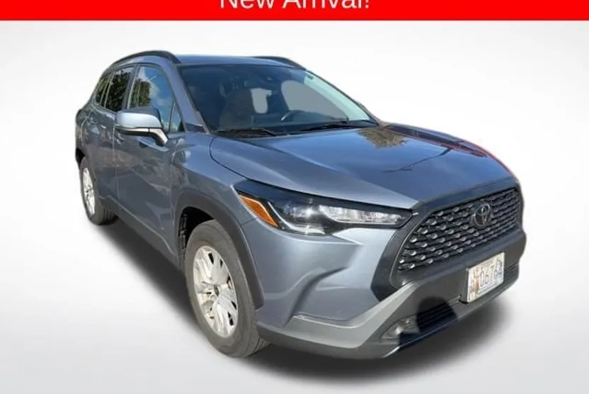 2022 Toyota Corolla Cross LE photo 1