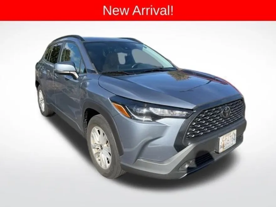 2022 Toyota Corolla Cross LE photo 1