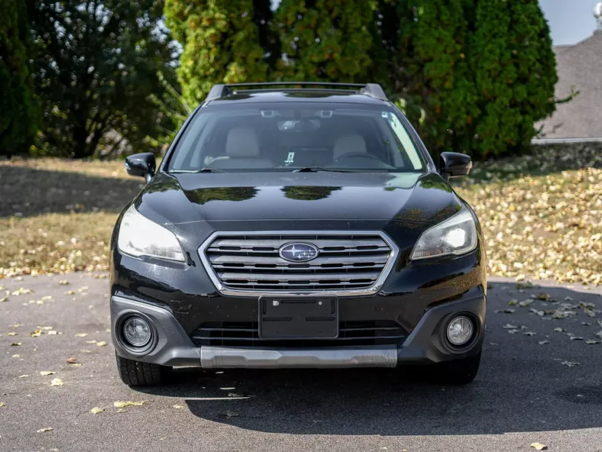 2017 Subaru Outback 2.5i Limited photo 1