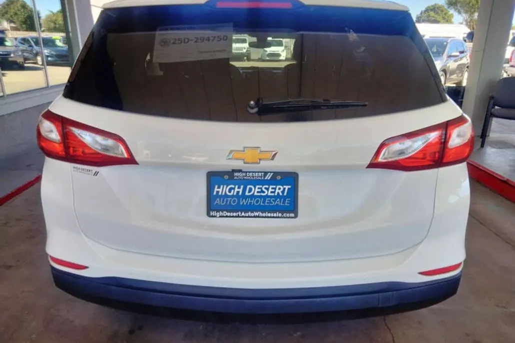 2020 Chevrolet Equinox LS photo 1