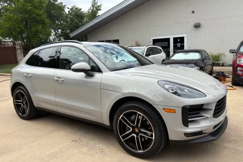 2021 Porsche Macan photo 1