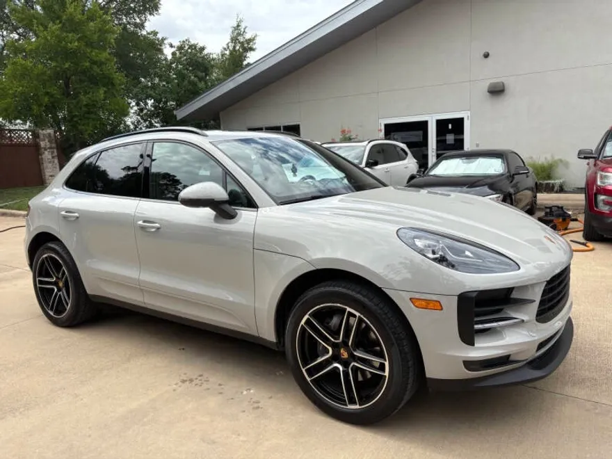 2021 Porsche Macan photo 1