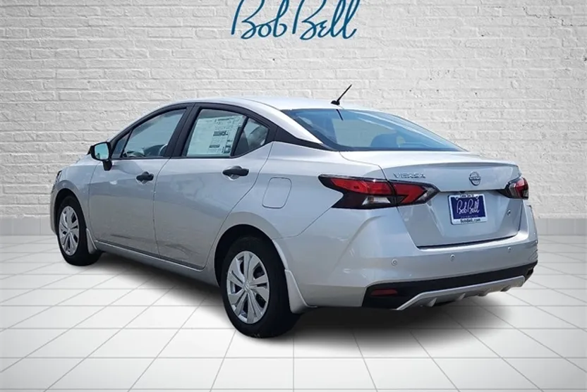 2025 Nissan Versa 1.6 S photo 1