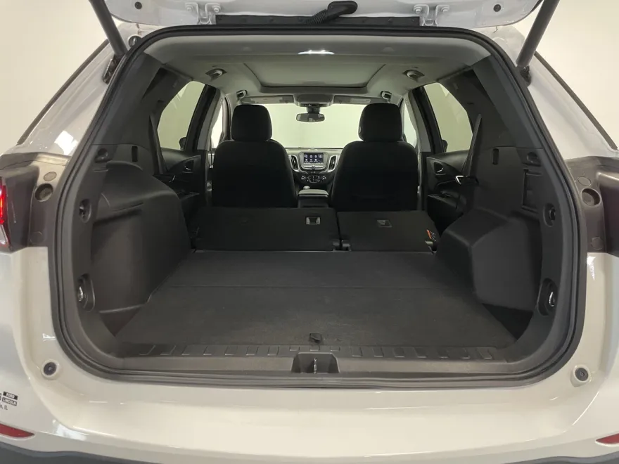 2022 Chevrolet Equinox LT photo 1