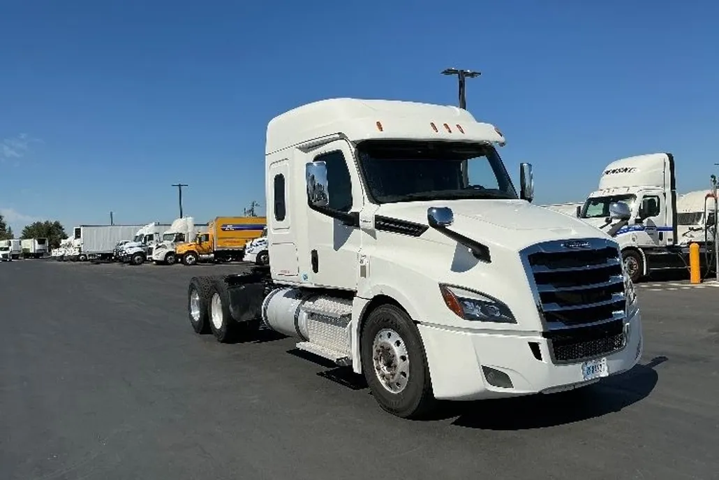 2020 Freightliner Cascadia 126" Sleeper Cab photo 1