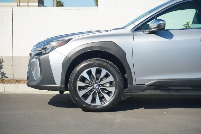 2025 Subaru Outback Touring photo 1