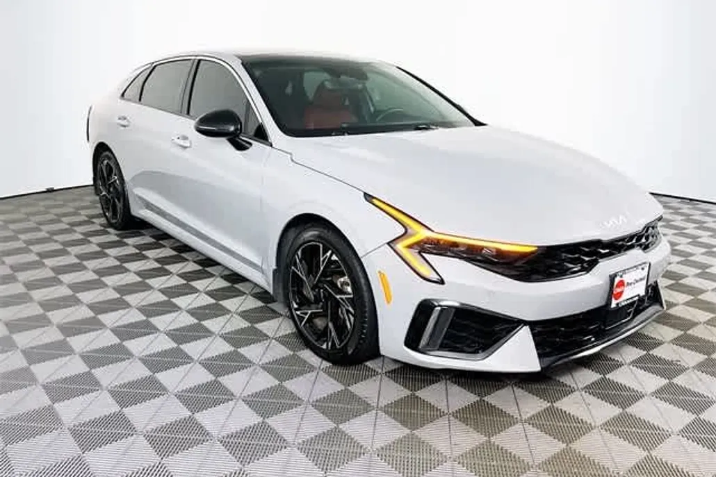 2025 Kia K5 GT-Line photo 1