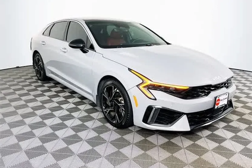 2025 Kia K5 GT-Line photo 1