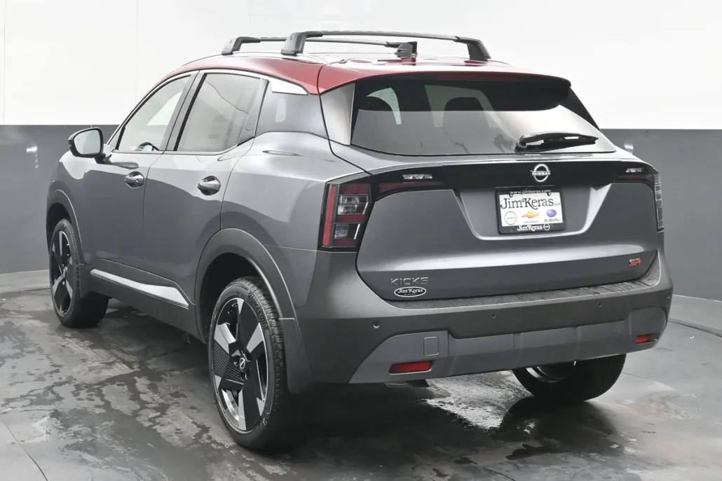 2026 Nissan Kicks SR photo 1