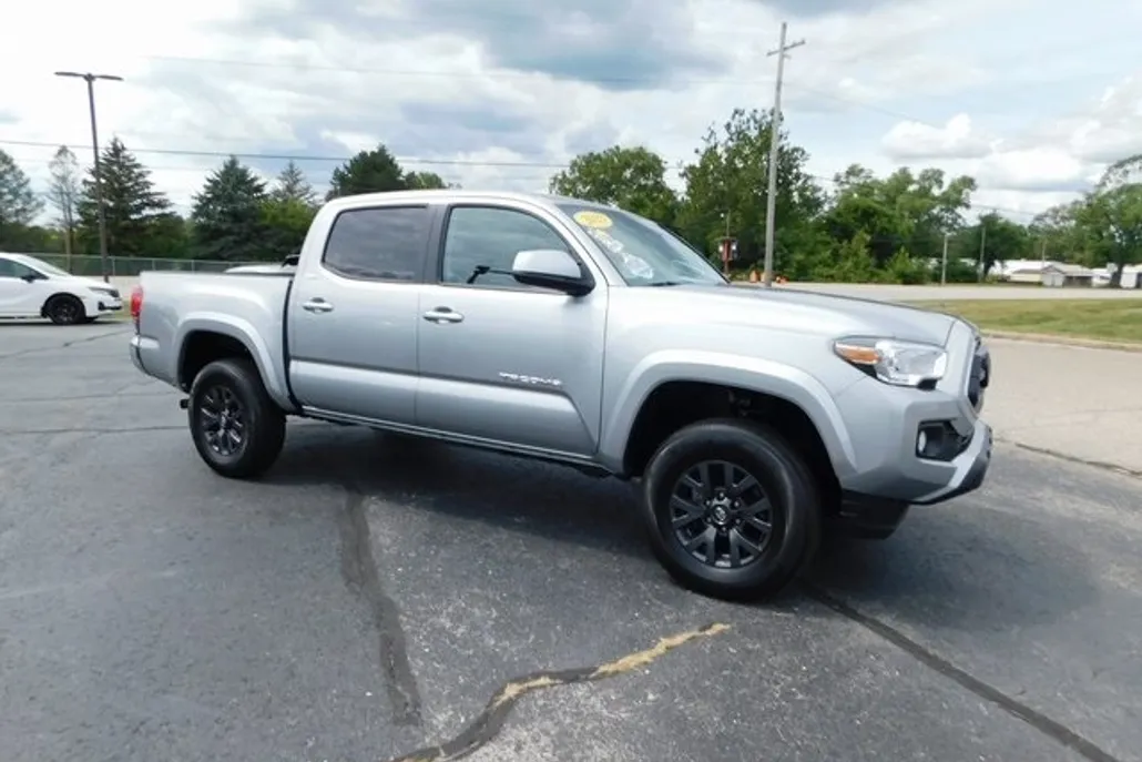 2023 Toyota Tacoma SR5 photo 1