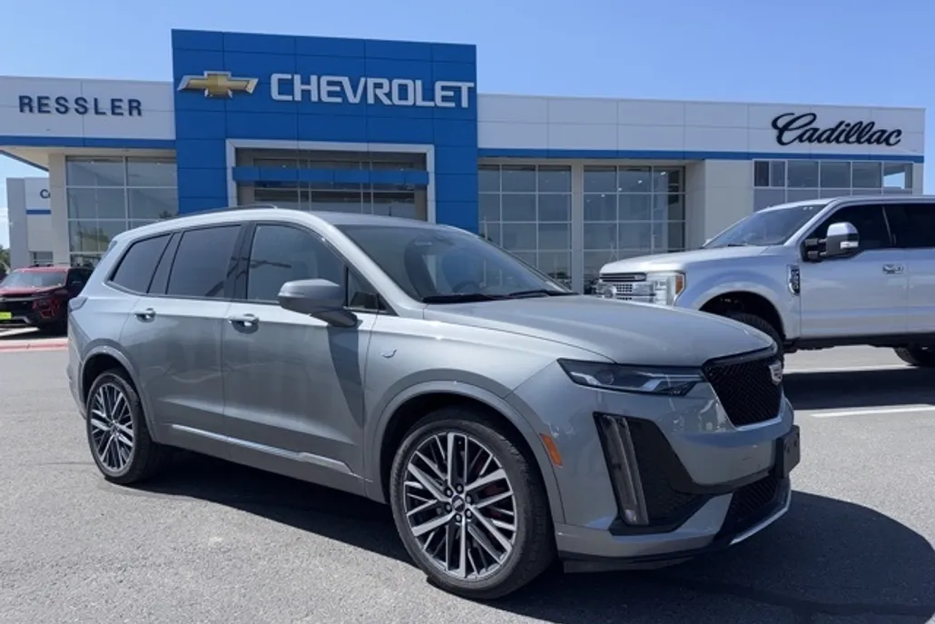 2023 Cadillac XT6 Sport photo 1