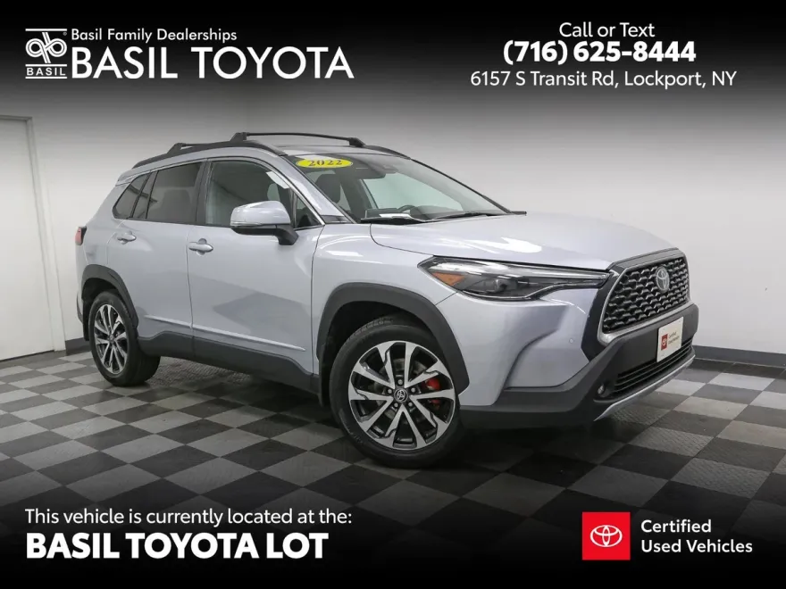 2022 Toyota Corolla Cross XLE photo 1