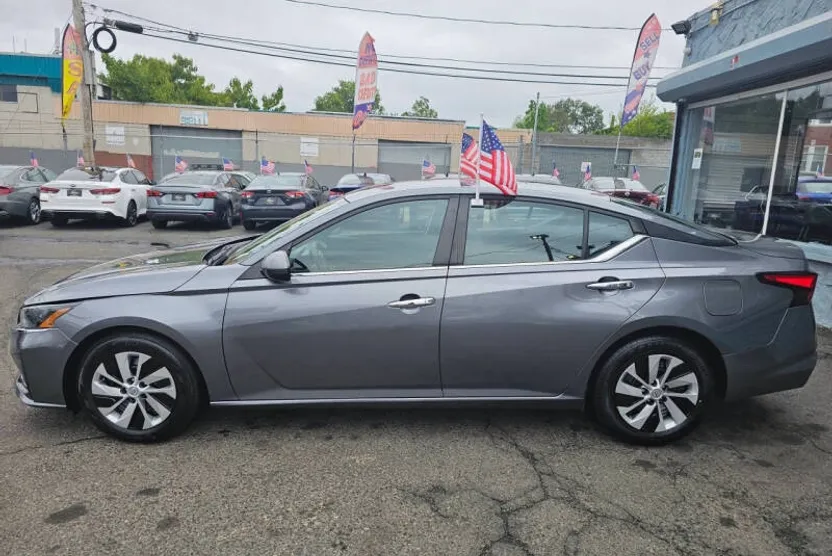 2023 Nissan Altima 2.5 S photo 1