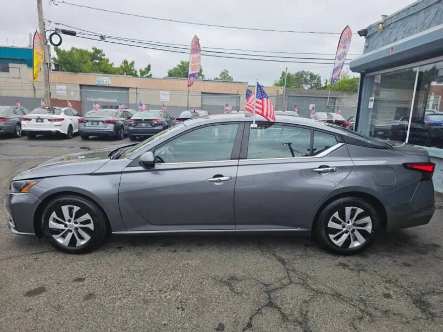 2023 Nissan Altima 2.5 S photo 1
