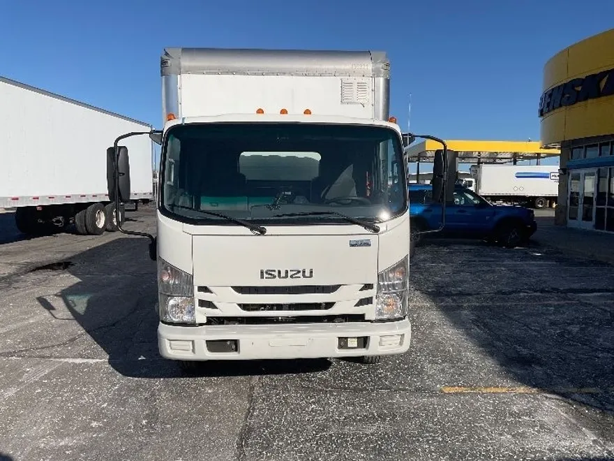 2021 Isuzu NPR photo 1