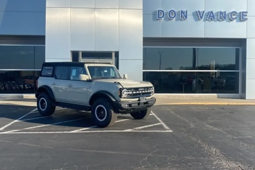 2025 Ford Bronco Outer Banks photo 1