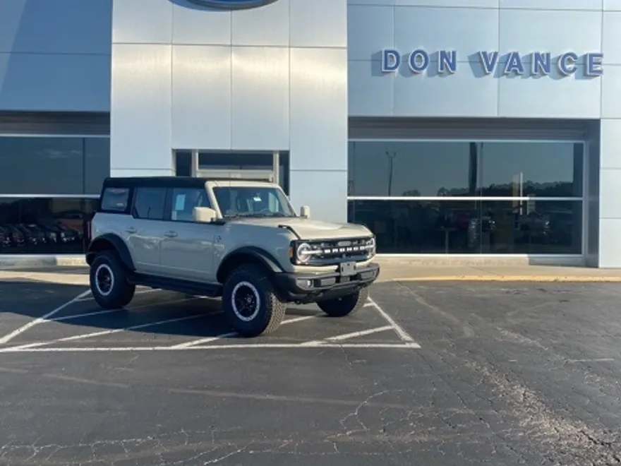 2025 Ford Bronco Outer Banks photo 1