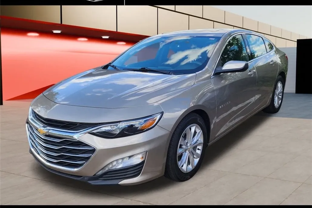 2024 Chevrolet Malibu 1LT photo 1