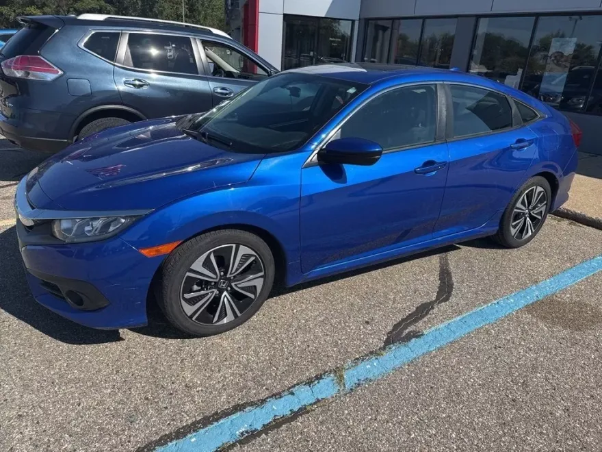 2017 Honda Civic EX-T photo 1