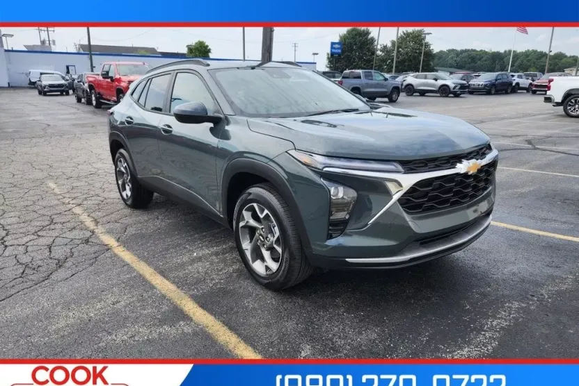 2025 Chevrolet Trax LT photo 1