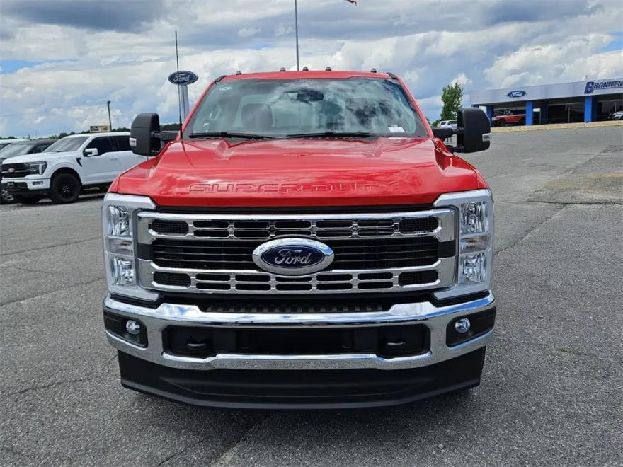 2025 Ford F-350 XLT photo 2