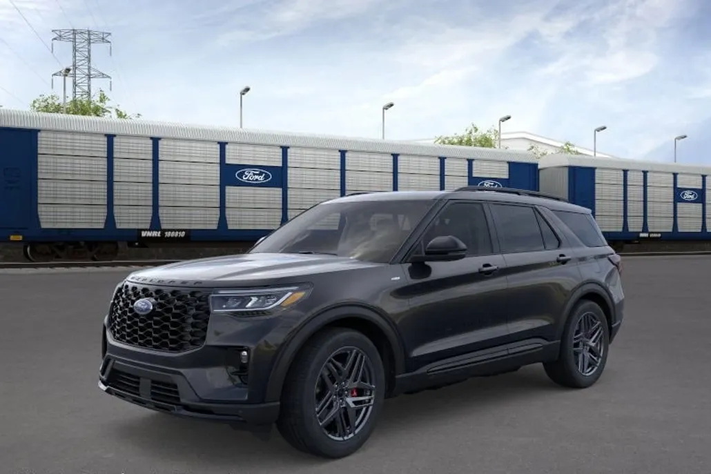 2025 Ford Explorer ST-Line photo 1