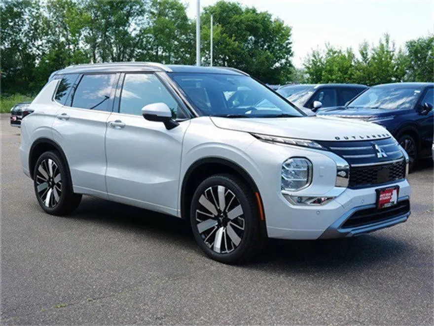 2025 Mitsubishi Outlander SEL photo 1