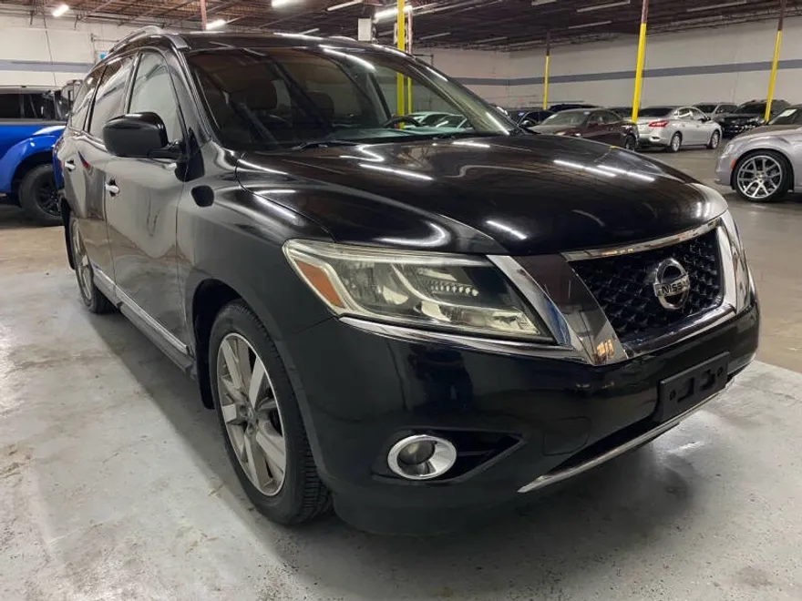 2014 Nissan Pathfinder Platinum photo 1