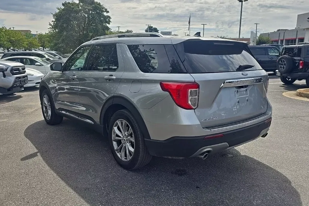 2024 Ford Explorer Limited photo 1